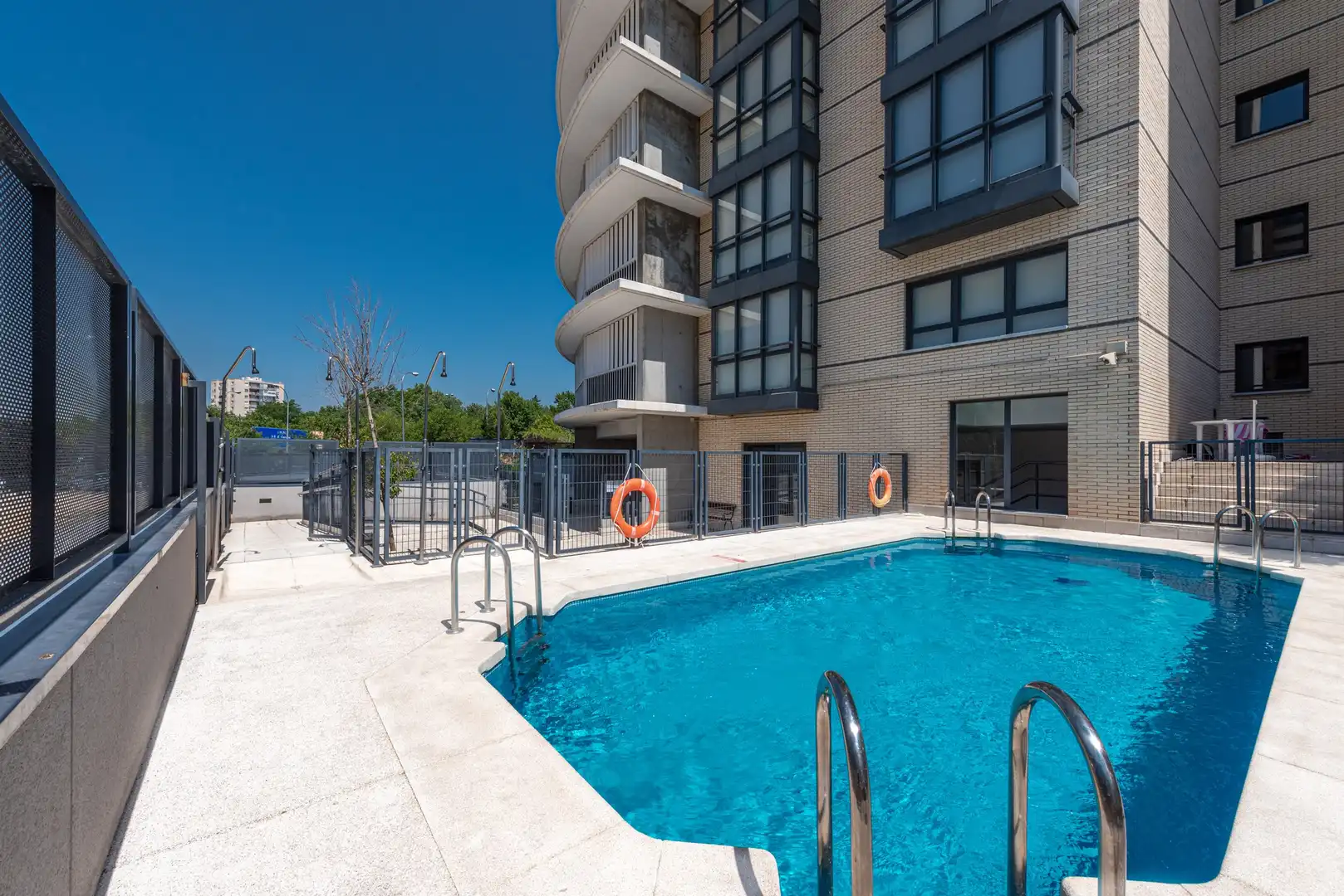 Schwimmbecken von Wohnung zur Miete in Madrid mit Abstellraum