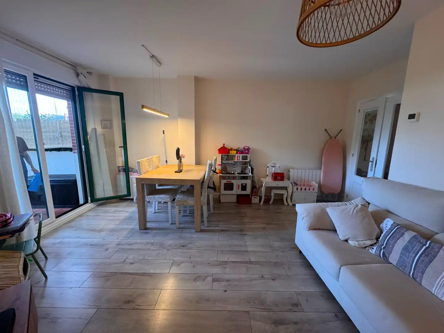 Sala d'estar de Pis de lloguer en Piélagos amb Calefacció, Jardí privat i Terrassa