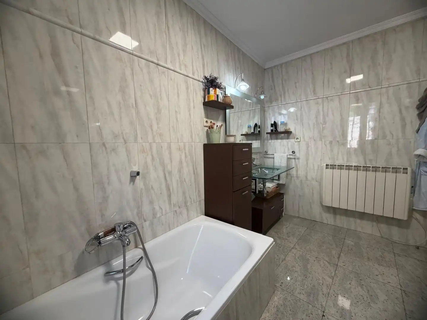 Bany de Casa o xalet en venda en Madrid amb Aire condicionat, Calefacció i Jardí privat