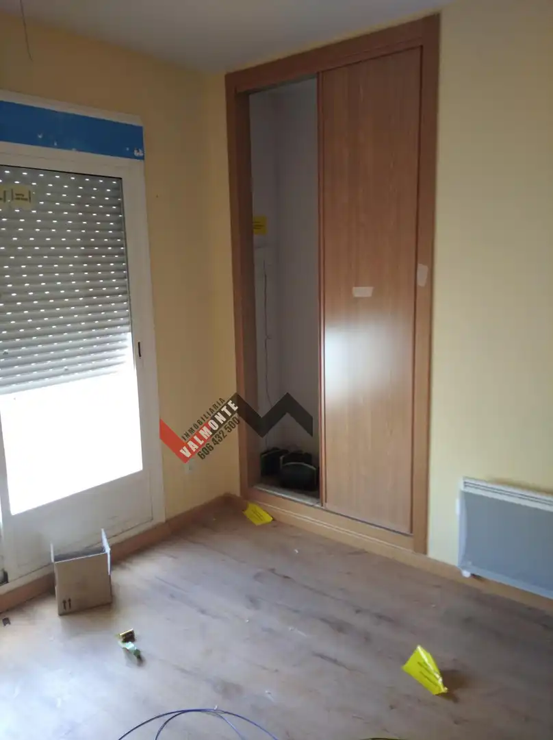 Habitación de Casa adosada en venta en El Casar de Escalona con Calefacción y Trastero