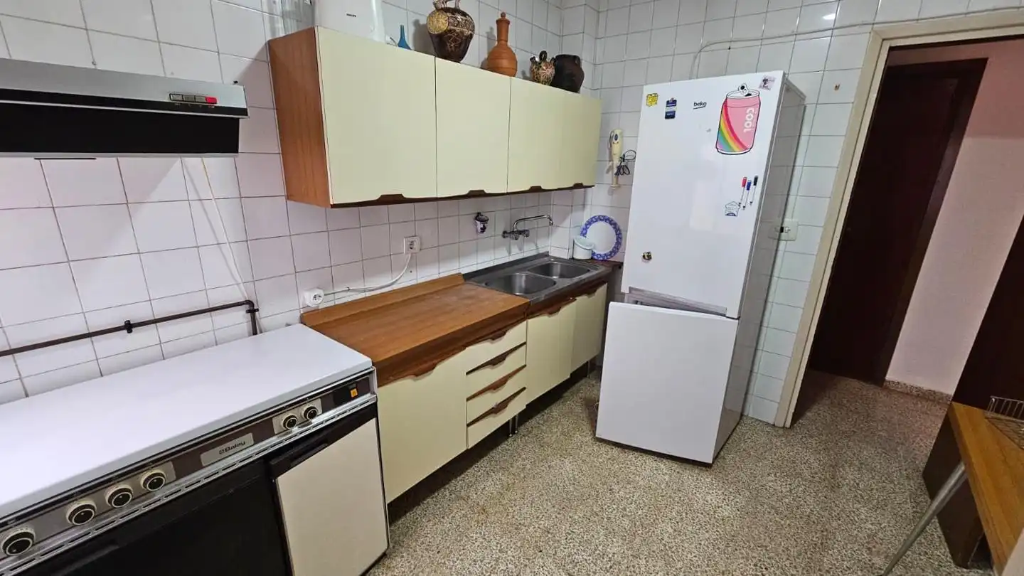 Cuina de Pis de lloguer en Granada amb Terrassa i Moblat