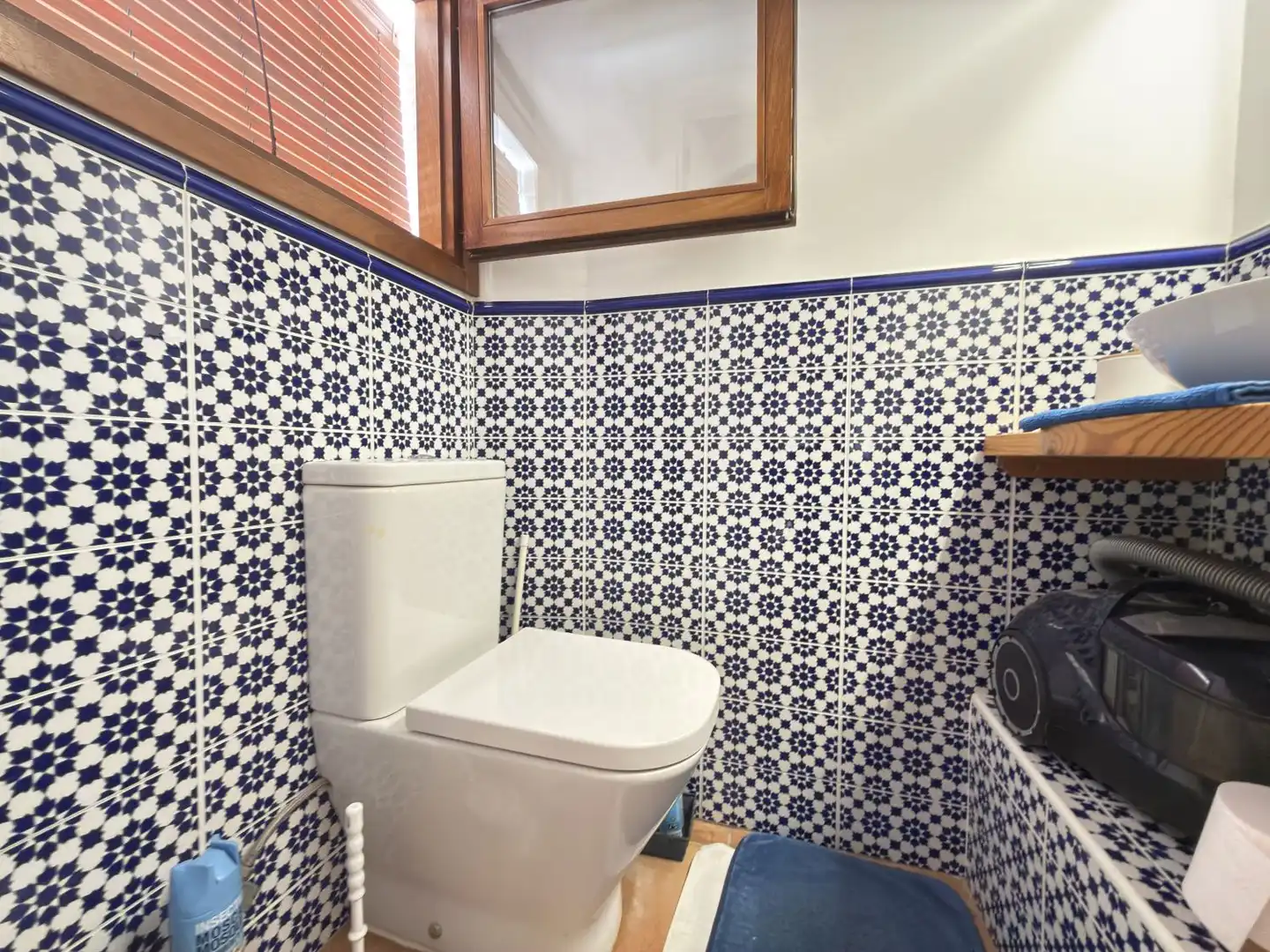 Bany de Casa o xalet en venda en Estepona amb Aire condicionat, Terrassa i Balcó