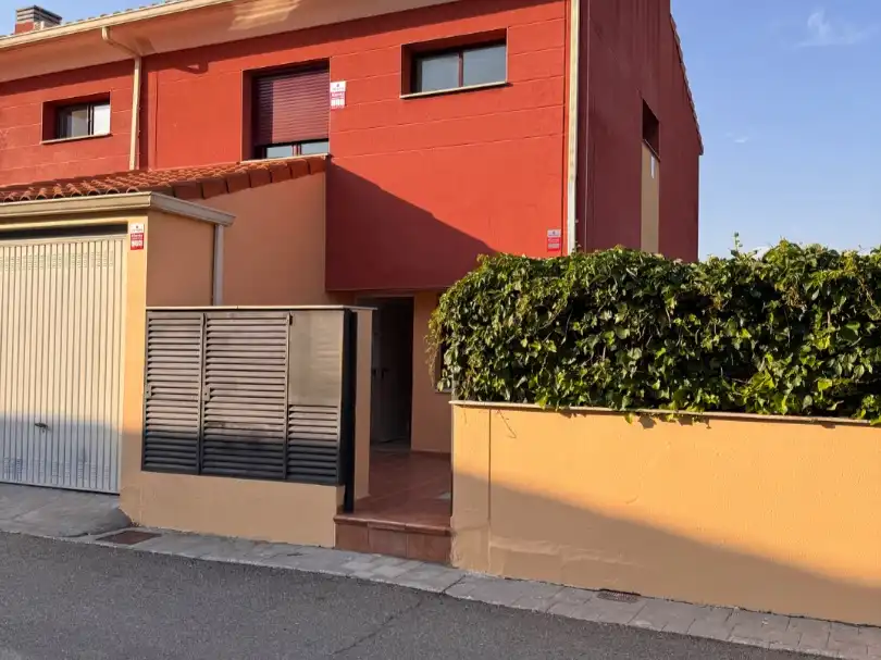 Adossat amb jardí en venda a Profesor Manuel criado del val 2