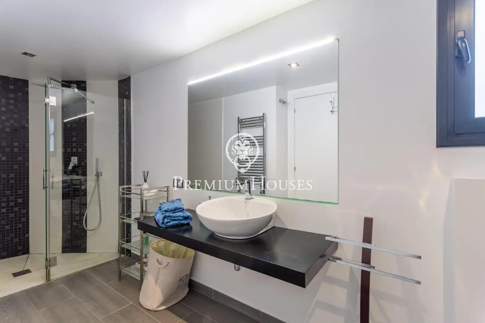 Bathroom of Houses for rent in Cabrils  with Air Conditioner, Heating and Private garden
