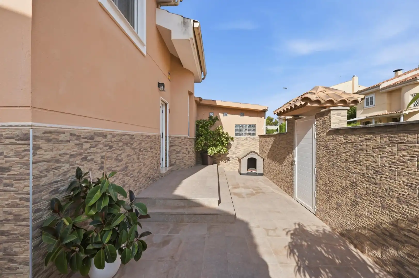 Exterior view of Detached homes for sale in Torrent  with Air Conditioner, Heating and Private garden