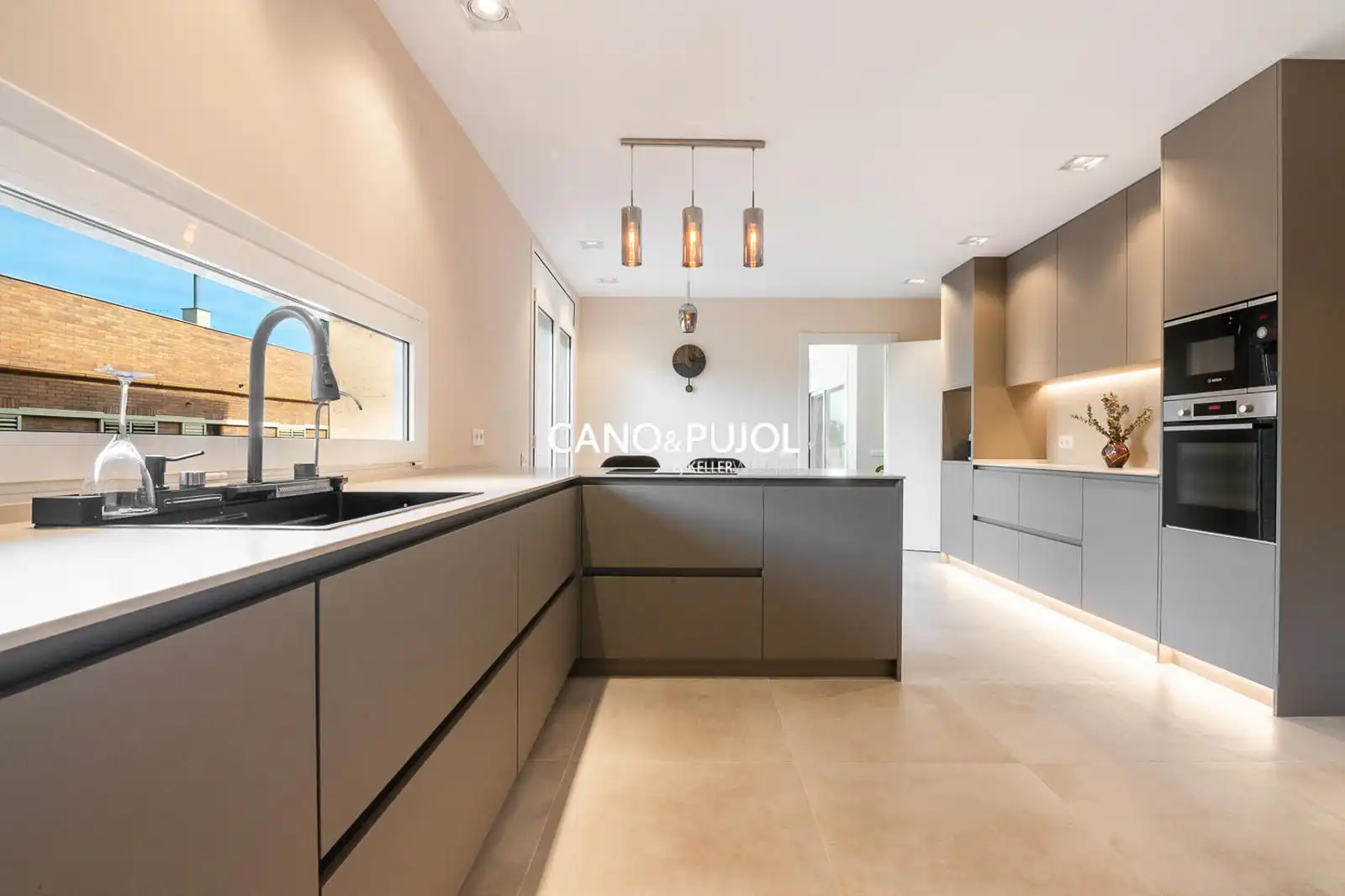 Kitchen of Houses for sale in Sant Cugat del Vallès  with Air Conditioner, Terrace and Swimming Pool