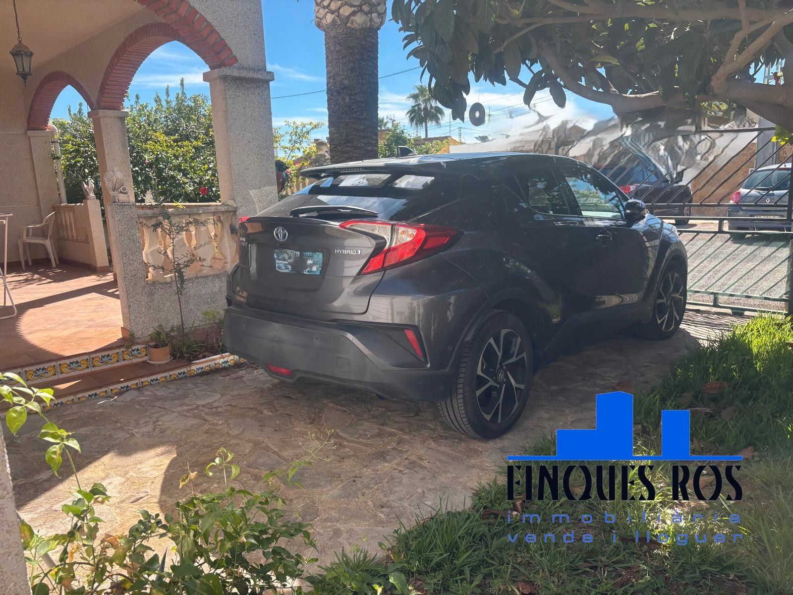 Vista exterior de Casa o xalet en venda en Vinaròs amb Aire condicionat, Jardí privat i Terrassa