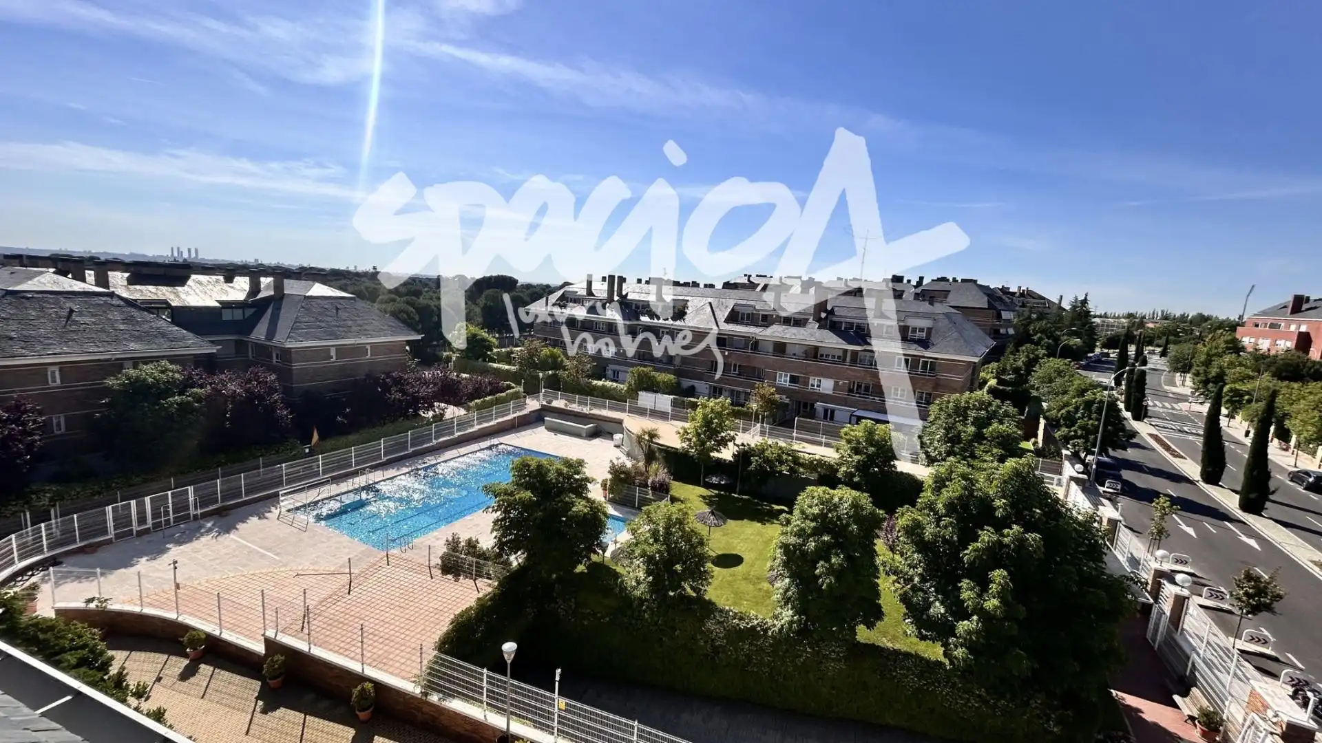 Schwimmbecken von Dachboden zum Verkauf in Majadahonda mit Heizung, Terrasse und Abstellraum