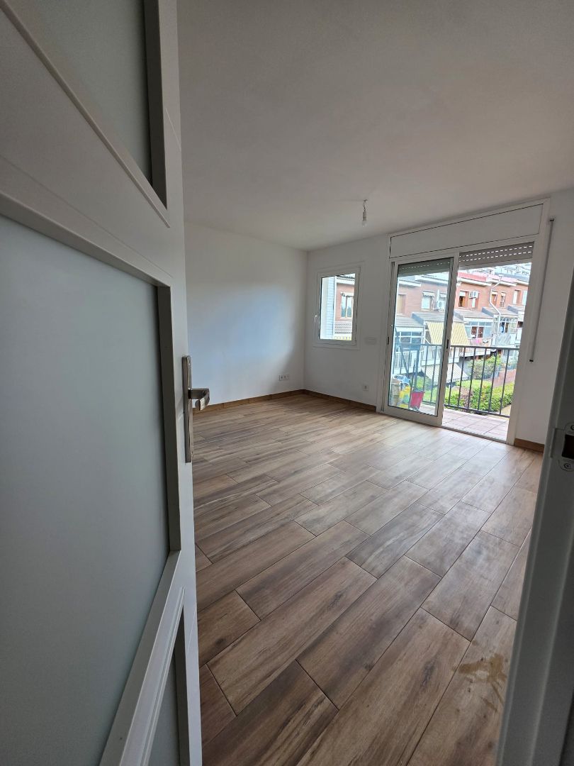 Living room of Flat for sale in Rubí  with Air Conditioner, Parquet flooring and Terrace