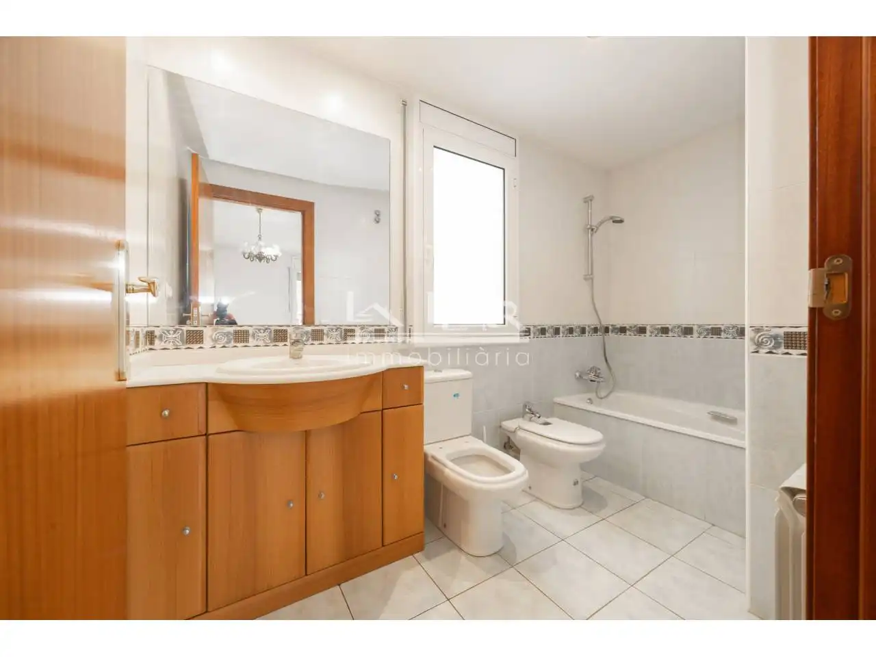 Baño de Ático en venta en Vic con Calefacción, Terraza y Trastero