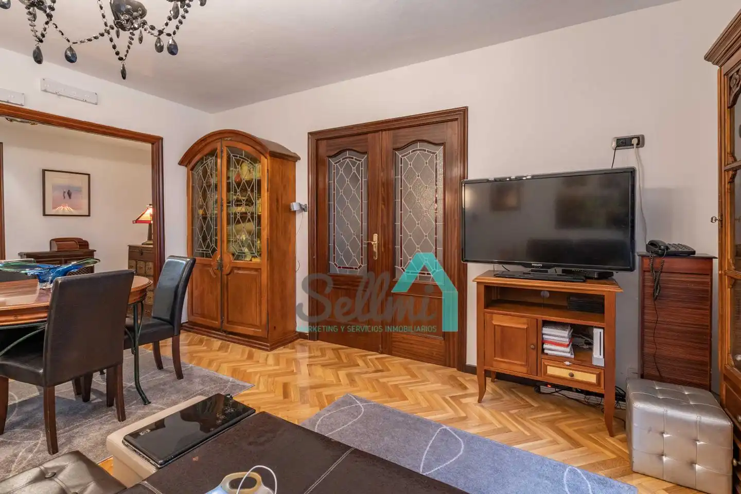 Living room of Flat for share in Oviedo   with Heating, Parquet flooring and Furnished