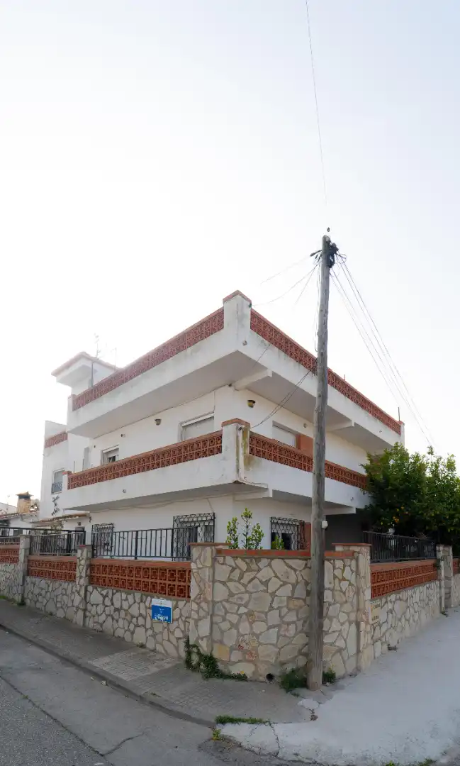 Vista exterior de Edificio en venta en L'Escala