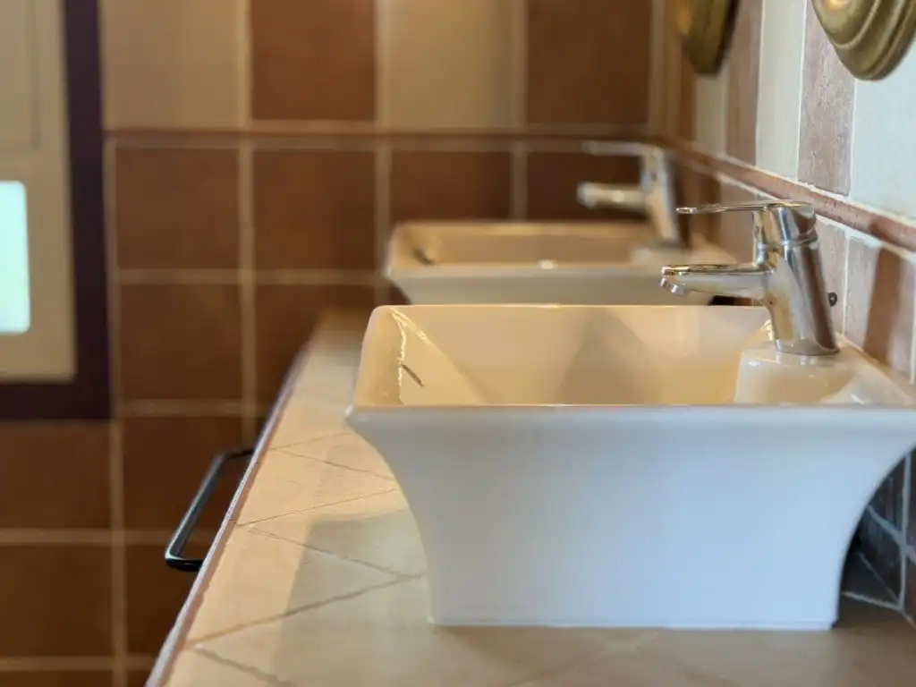 Badezimmer von Haus oder Chalet zum Verkauf in Calvià mit Klimaanlage, Privatgarten und Terrasse