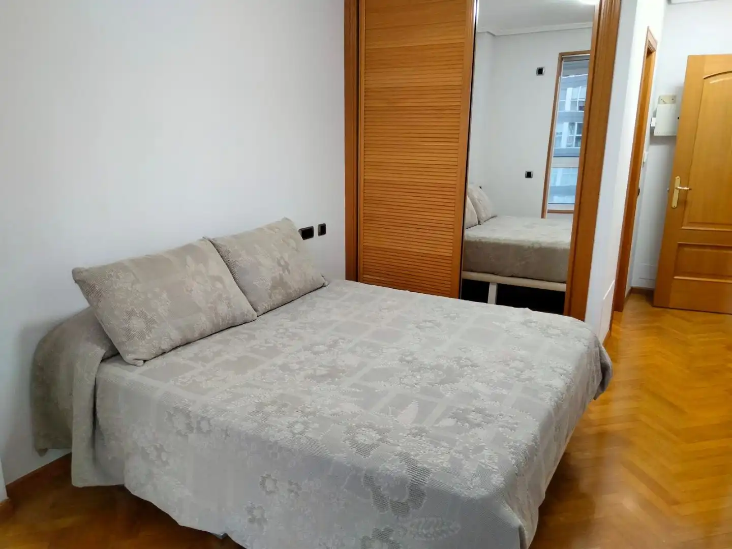 Dormitori de Pis en venda en A Coruña Capital  amb Balcó