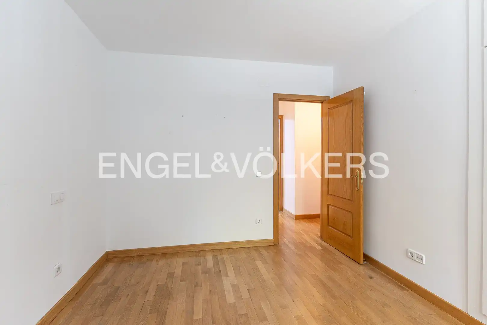 Schlafzimmer von Wohnung zur Miete in Madrid mit Klimaanlage, Heizung und Parkett