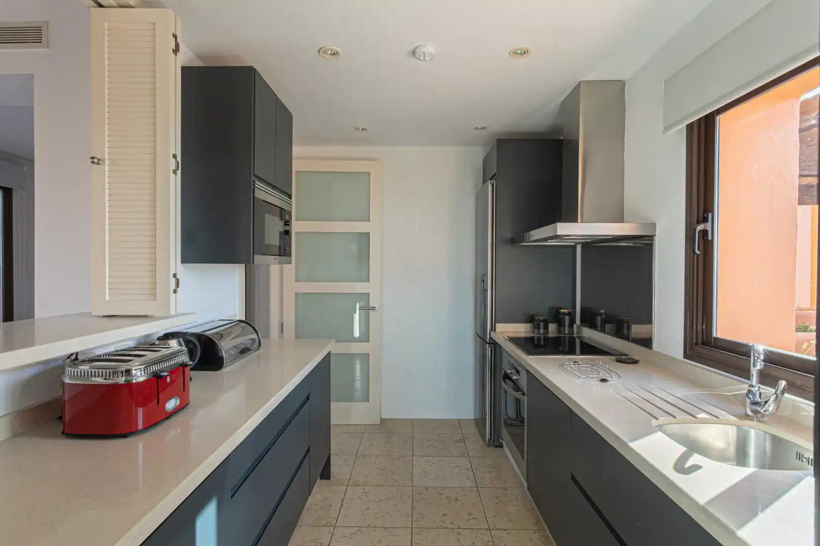 Cuina de Apartament en venda en Chiclana de la Frontera amb Piscina comunitària