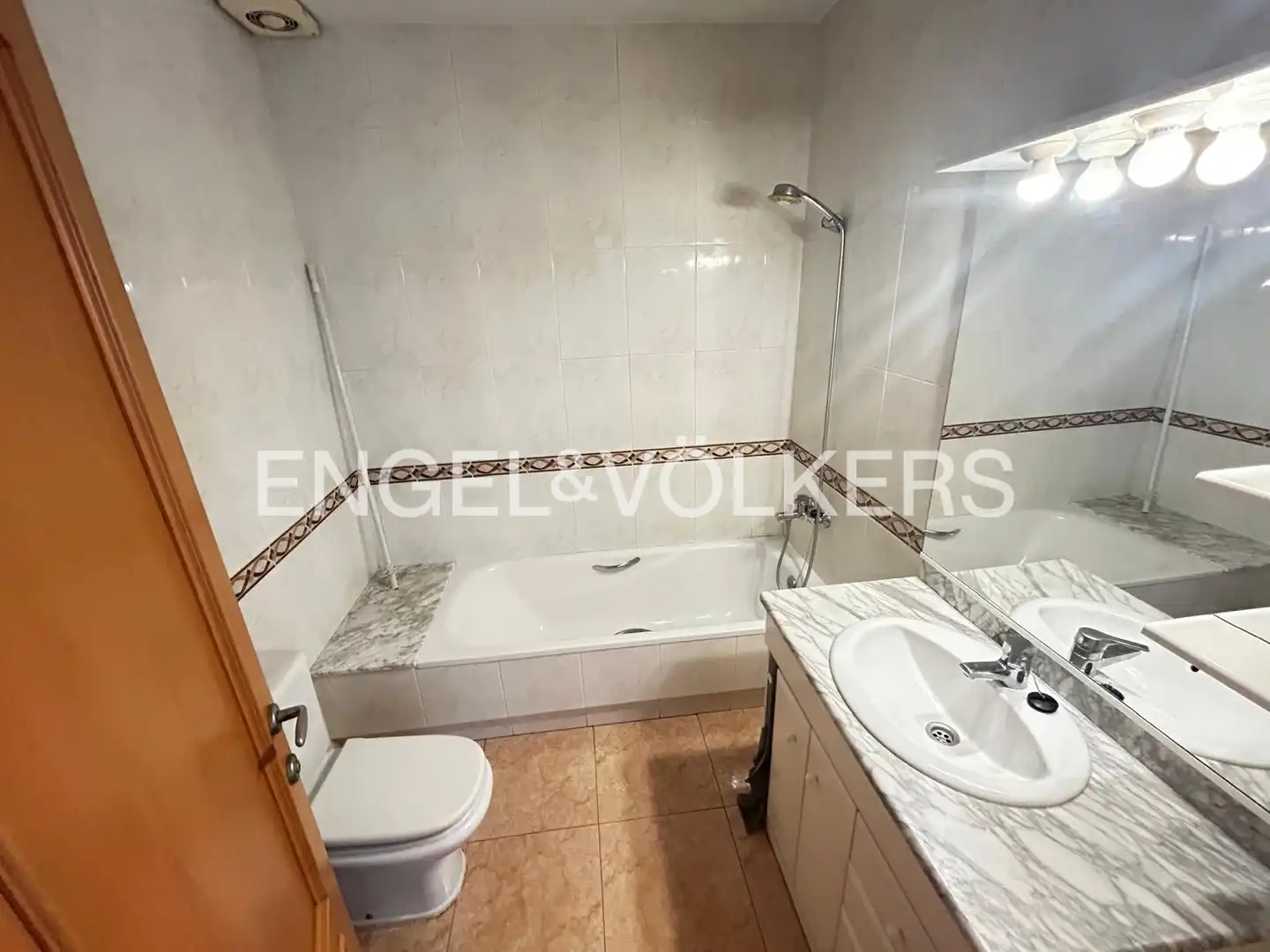 Badezimmer von Country house zur Miete in Vilalba Sasserra mit Heizung, Privatgarten und Terrasse