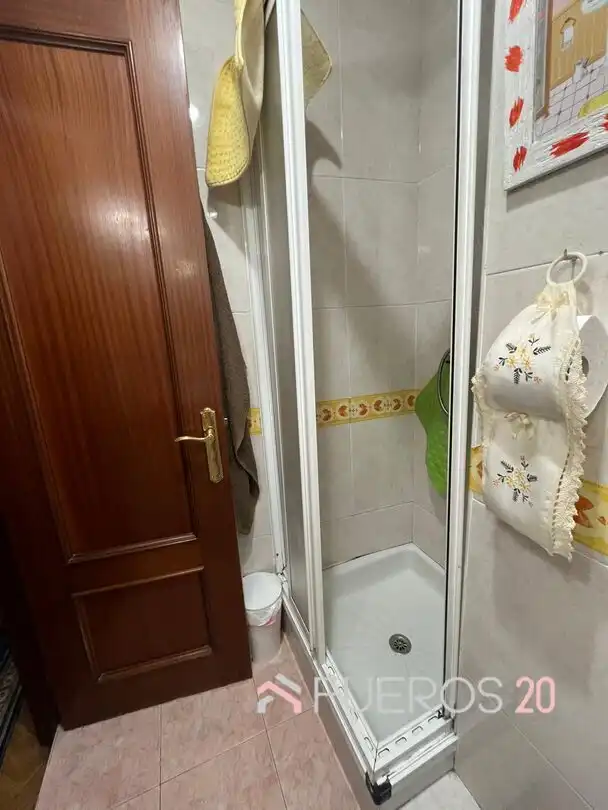 Baño de Piso en venta en Barakaldo  con Terraza y Amueblado