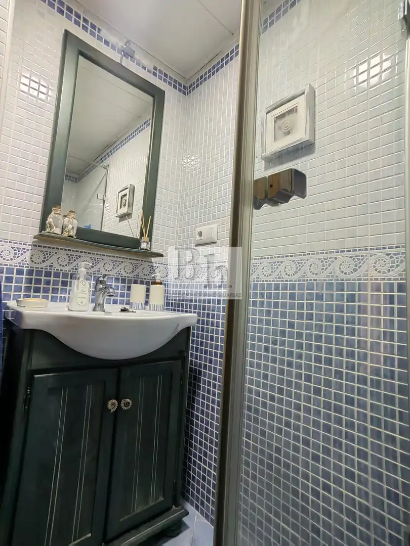 Bathroom of Flat for sale in Málaga  with Air Conditioner, Private garden and Terrace