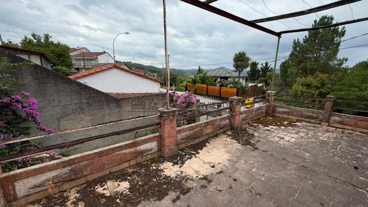 Terrassa de Casa o xalet en venda en Ourense Capital  amb Jardí privat