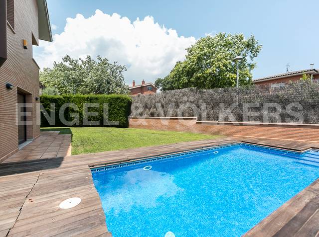 Casa-chalet en Alquiler en Mira-sol