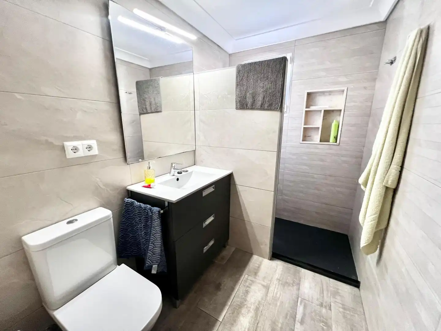 Bathroom of Flat for rent in Málaga  with Terrace and Furnished