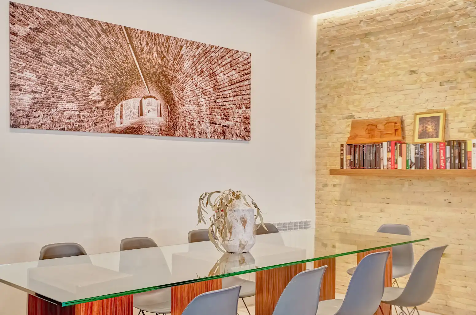 Comedor de Piso en venta en  Pamplona / Iruña con Calefacción, Parquet y Amueblado