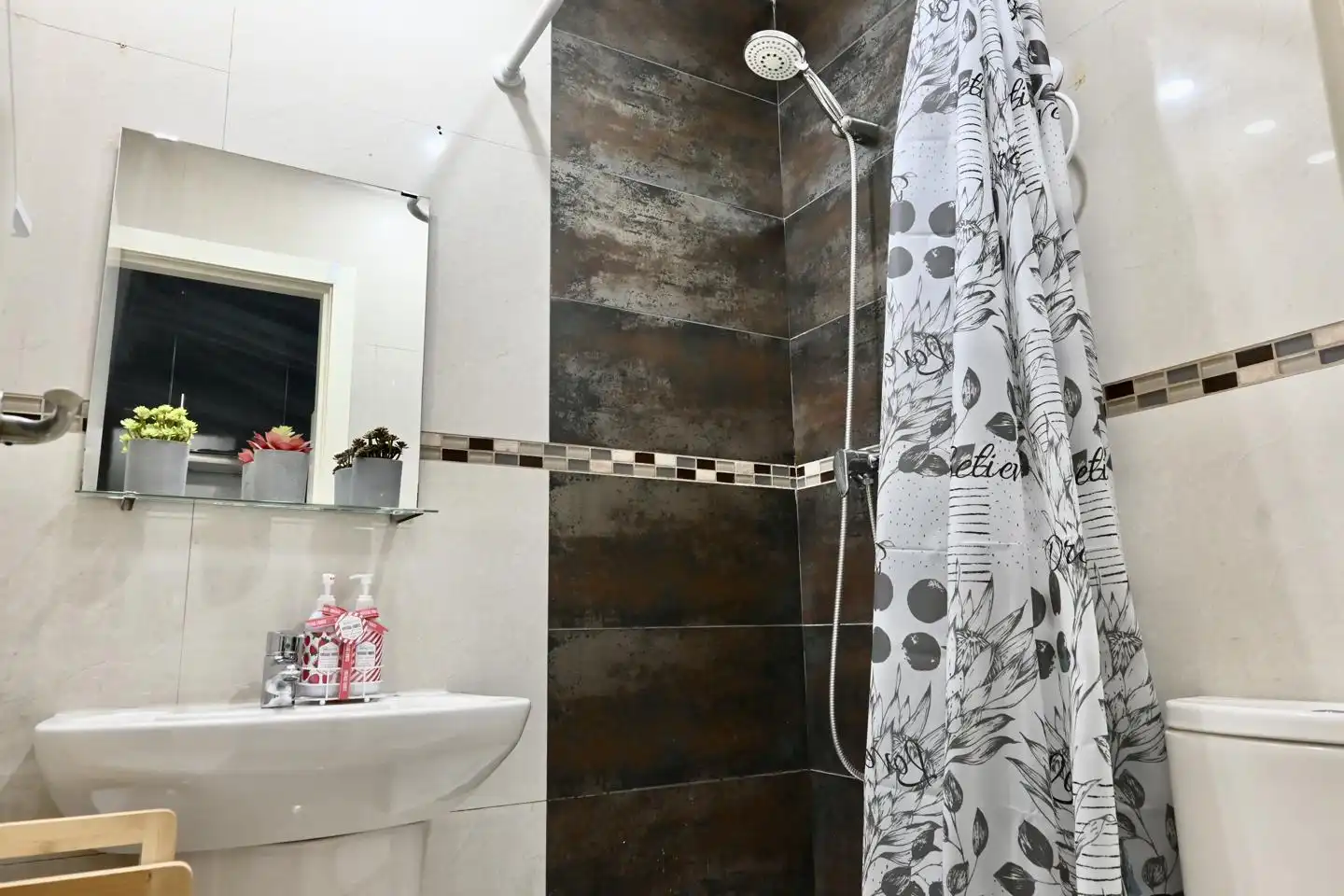 Bathroom of Study for rent in Madrid  with Air Conditioner, Heating and Furnished
