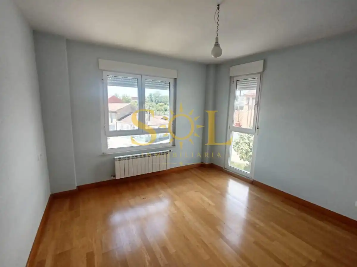 Habitación de Casa adosada en venta en Sariegos con Calefacción, Jardín privado y Terraza