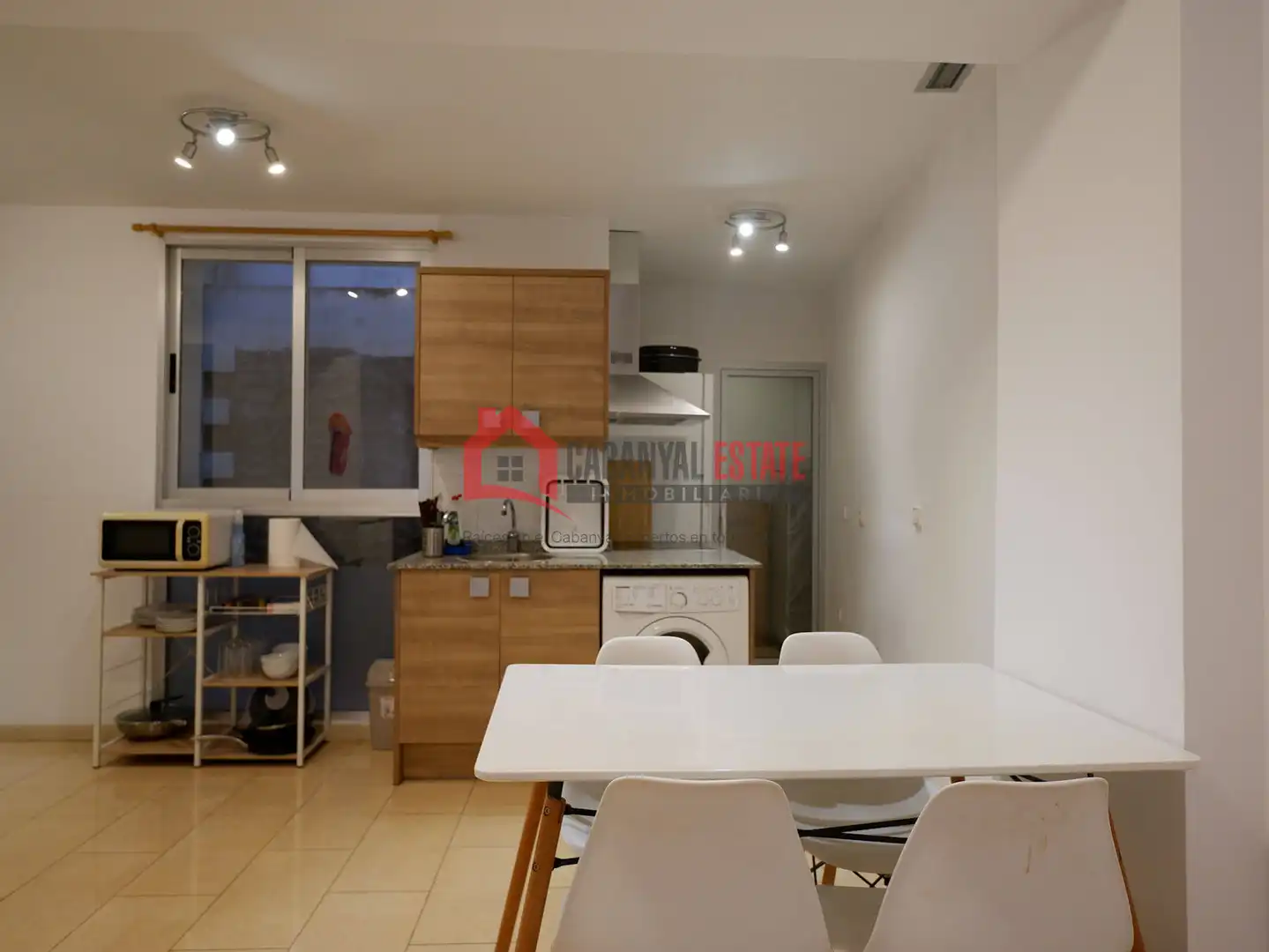 Cocina de Estudio de alquiler en Valencia con Aire acondicionado, Amueblado y Balcón