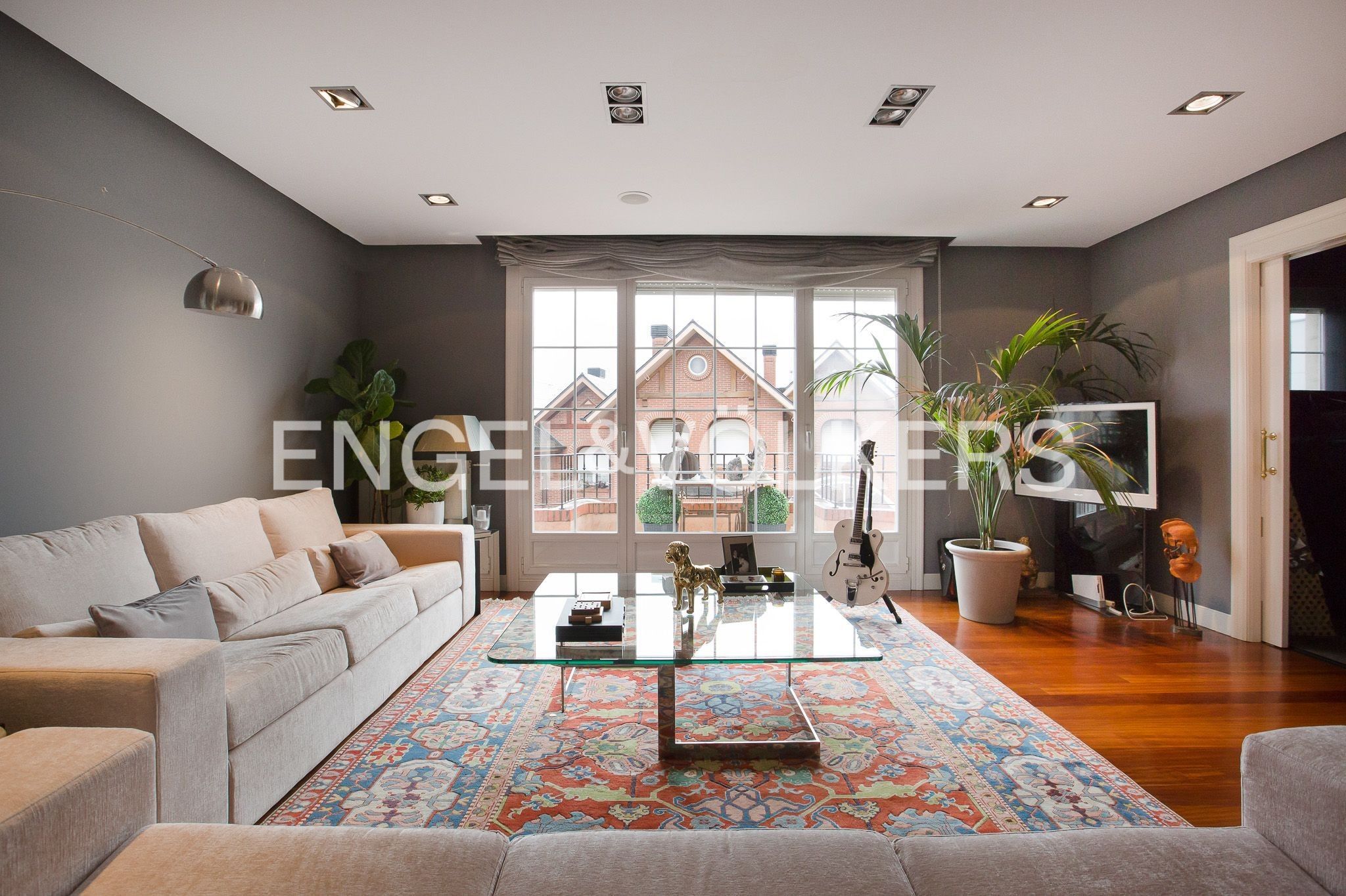 Sala d'estar de Casa o xalet en venda en Durango amb Aire condicionat, Calefacció i Jardí privat