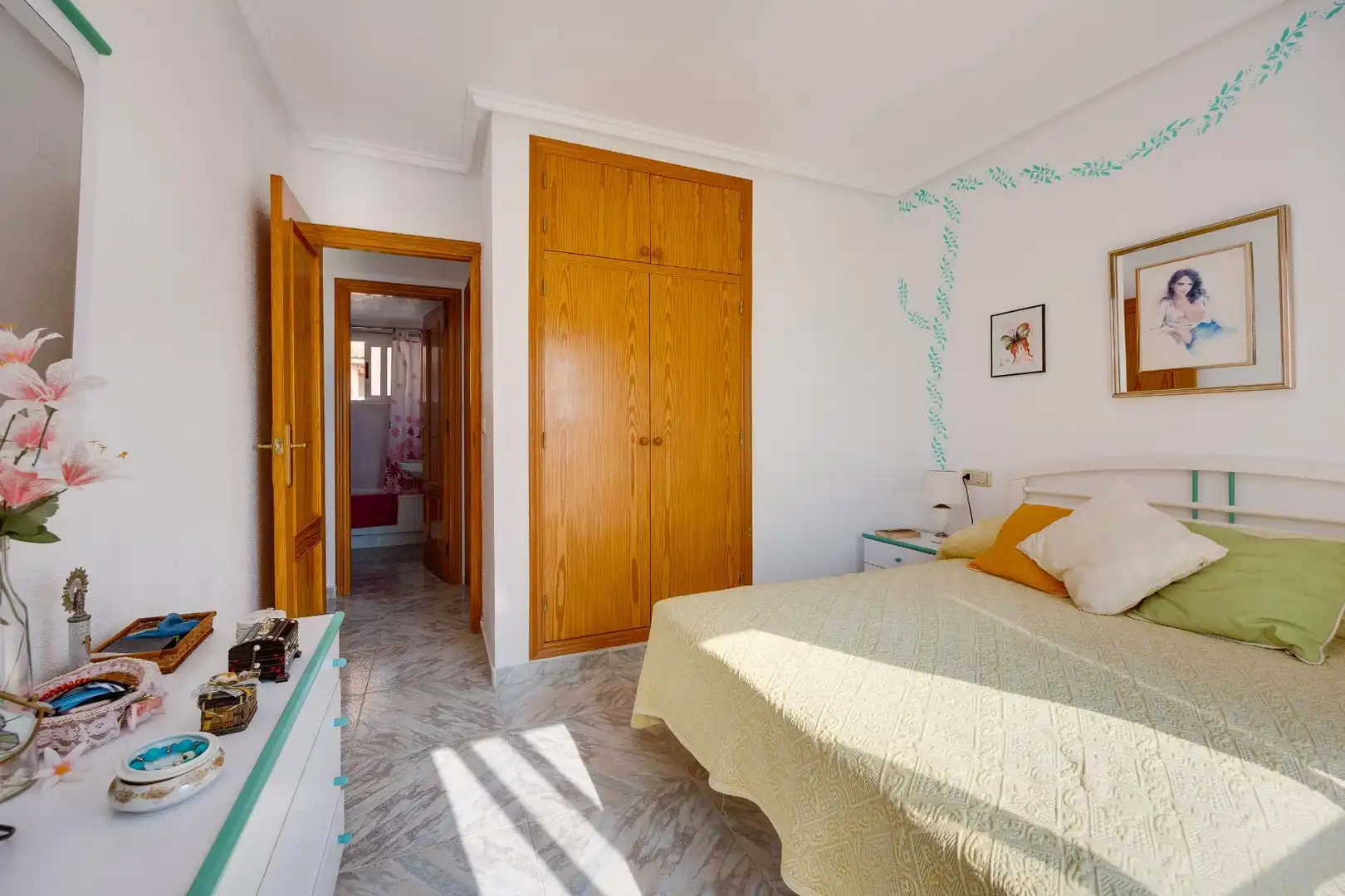 Dormitori de Apartament en venda en Torrevieja amb Piscina, Moblat i Rentadora