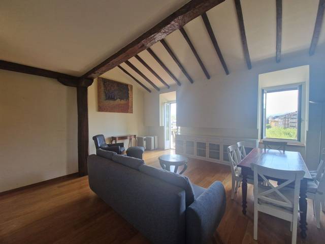 Piso en Alquiler en reina regente en Parte Vieja