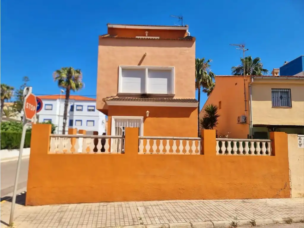 Vista exterior de Casa o chalet en venta en Chilches / Xilxes