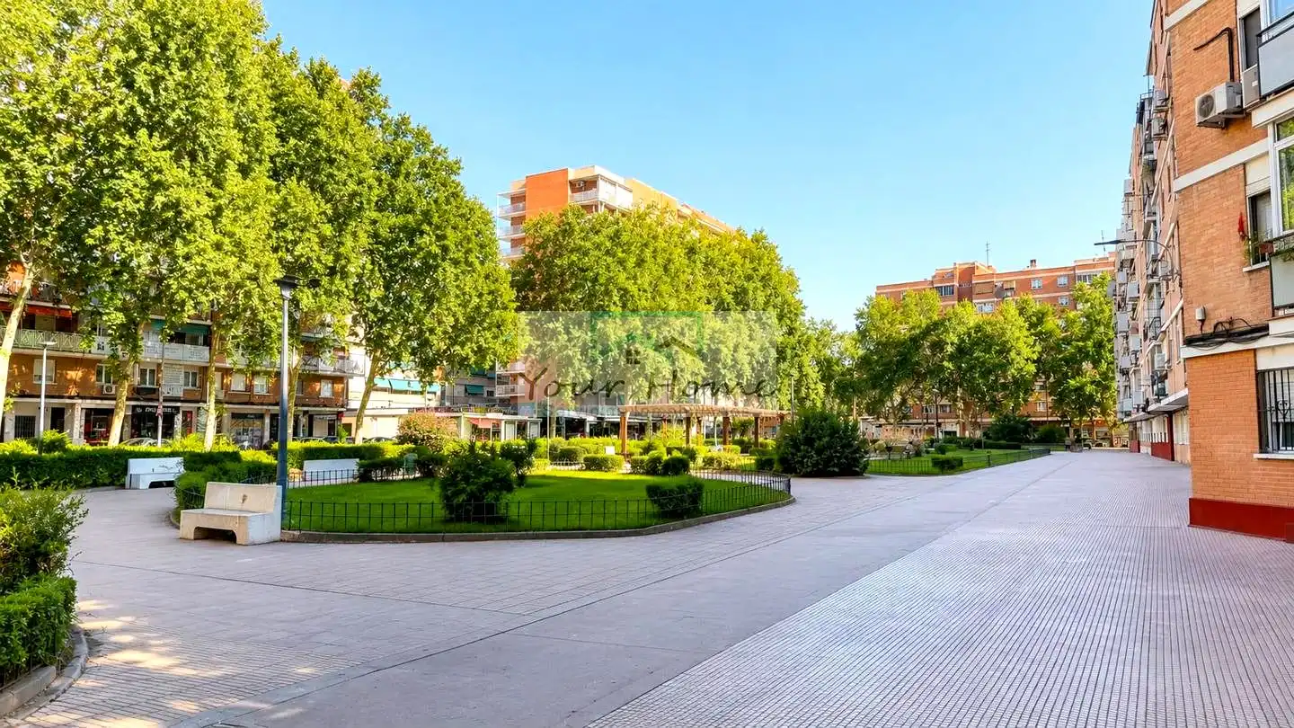 Vista exterior de Pis en venda en Alcalá de Henares amb Aire condicionat, Calefacció i Parquet
