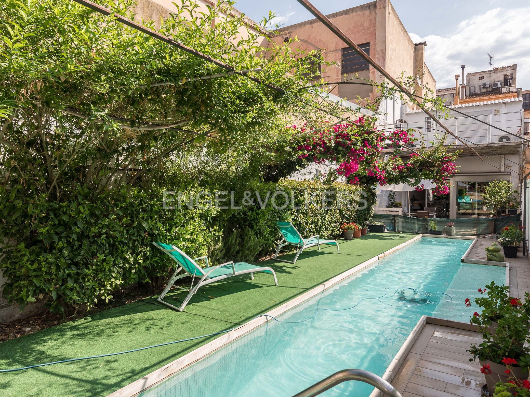 Piscina de Apartament en venda en Mataró amb Aire condicionat, Calefacció i Jardí privat