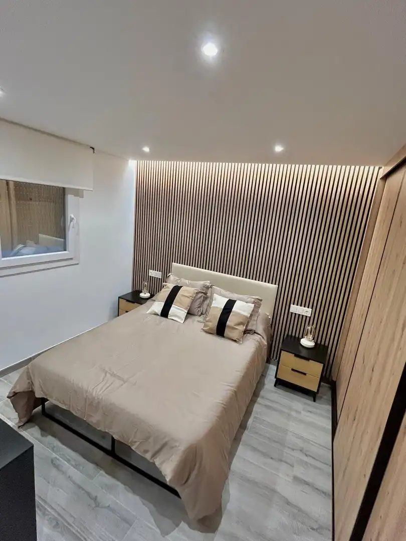 Habitación de Apartamento de alquiler en Estepona con Aire acondicionado, Jardín privado y Trastero