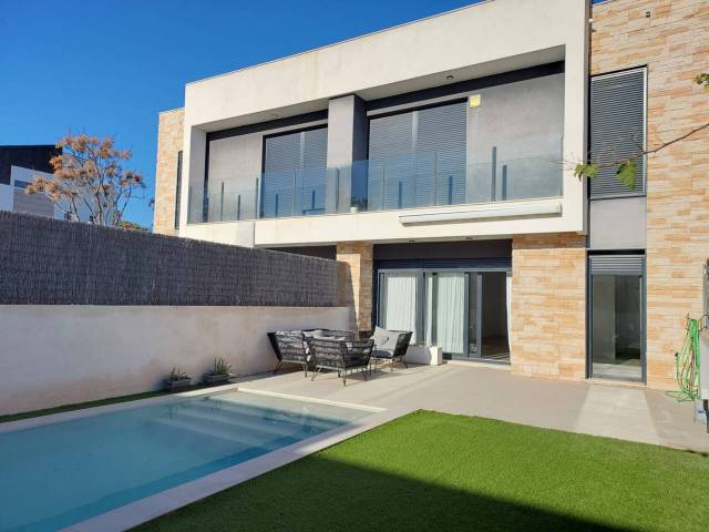 Casa adosada en Alquiler en Calle Mar Cantábrico en Torre en Conill - Cumbres de San Antonio