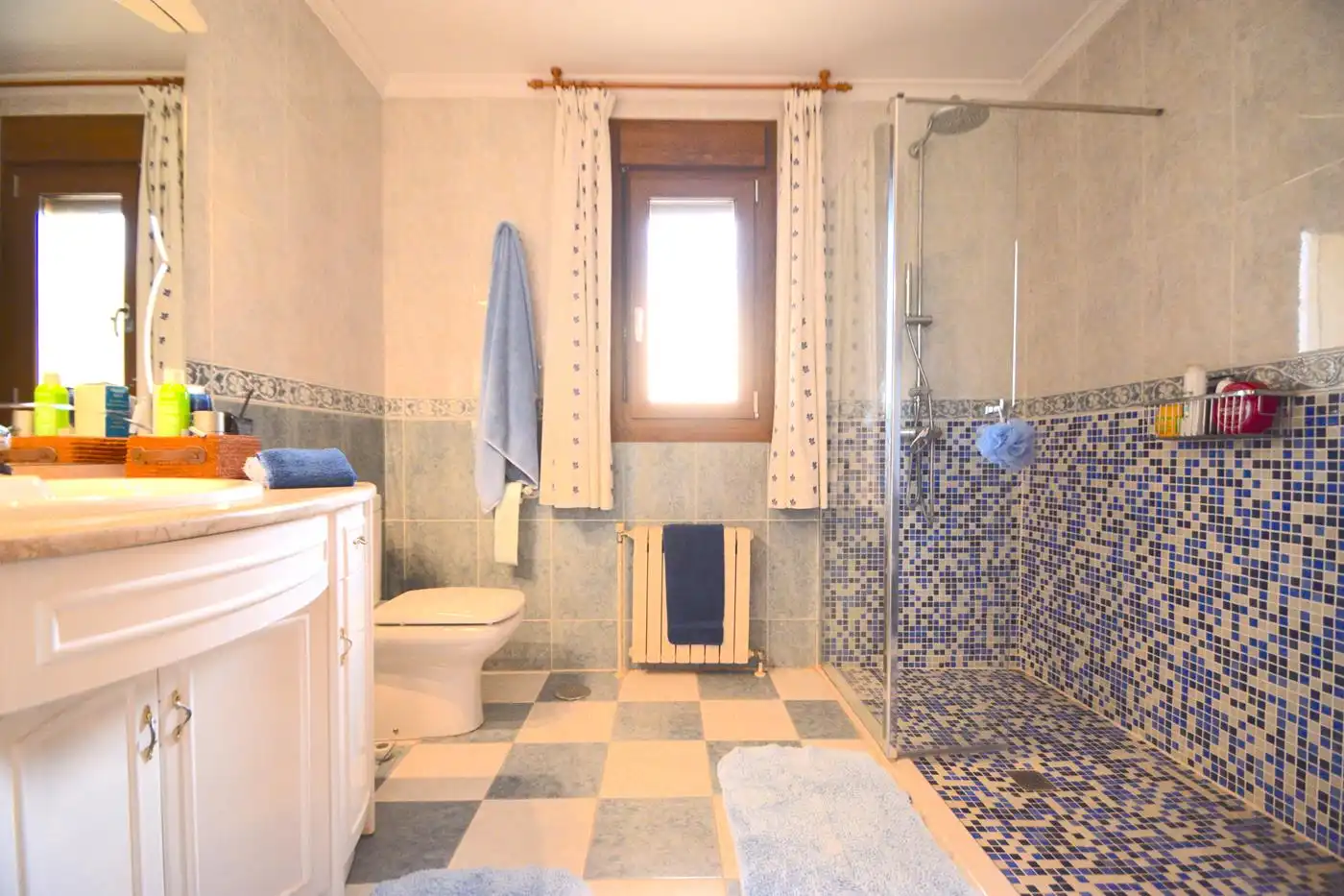 Bany de Casa o xalet en venda en Benidorm amb Aire condicionat, Calefacció i Terrassa