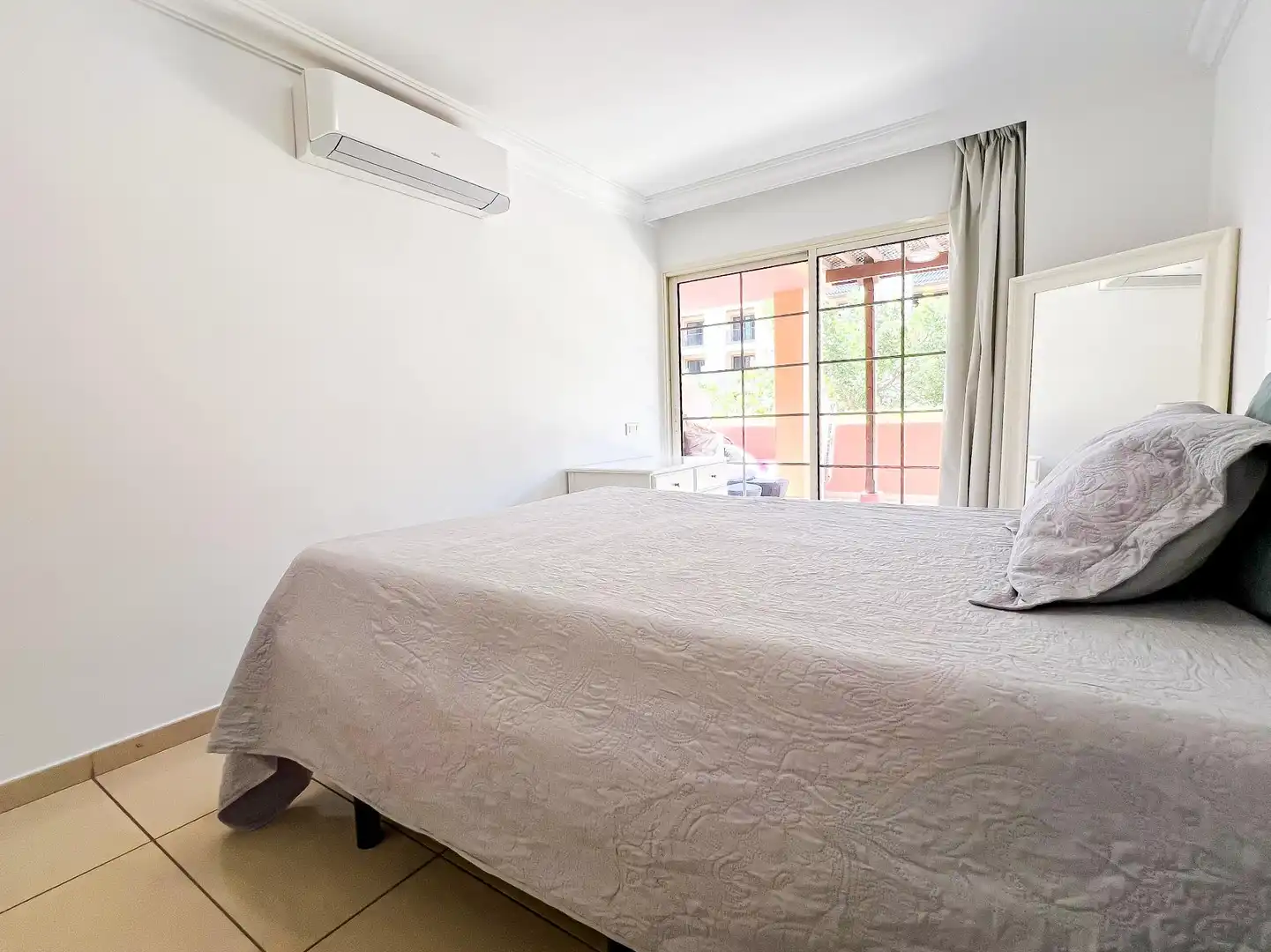 Schlafzimmer von Wohnungen zum Verkauf in Adeje mit Klimaanlage, Terrasse und Möbliert