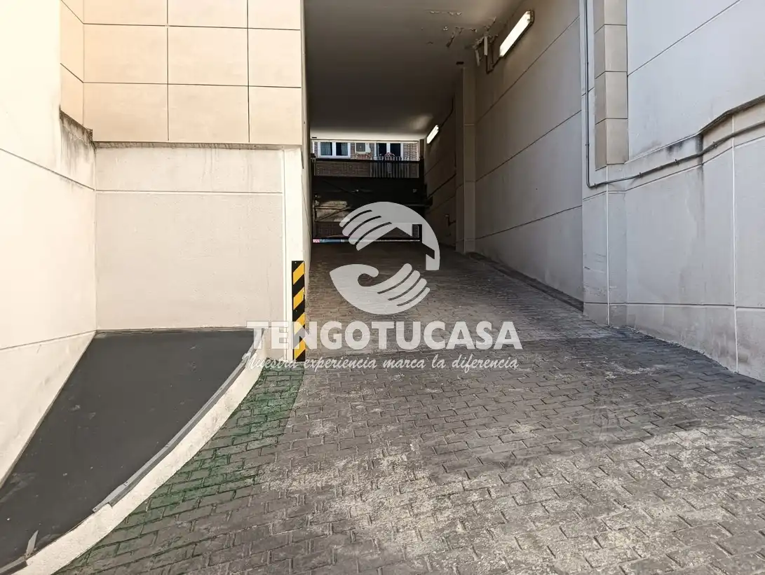 Parking de Piso en venta en Madrid con Aire acondicionado, Calefacción y Trastero