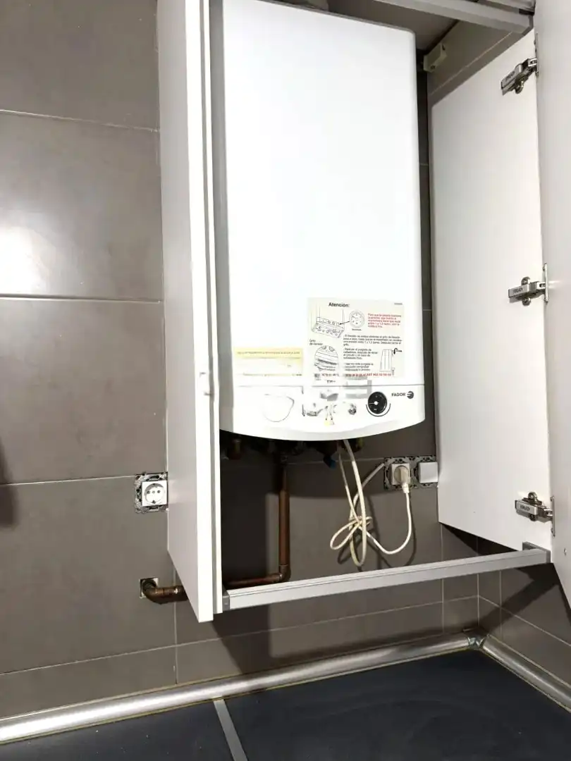 Bathroom of Study for sale in Zaragoza  with Heating and Balcony
