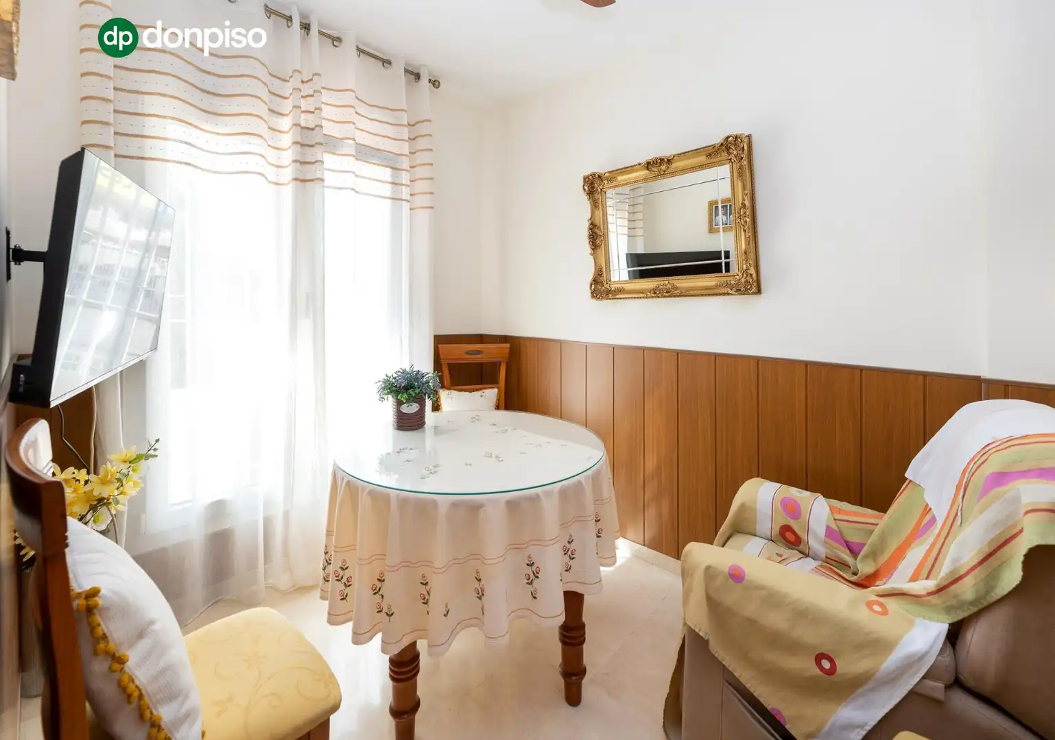 Sala d'estar de Casa adosada en venda en Chana