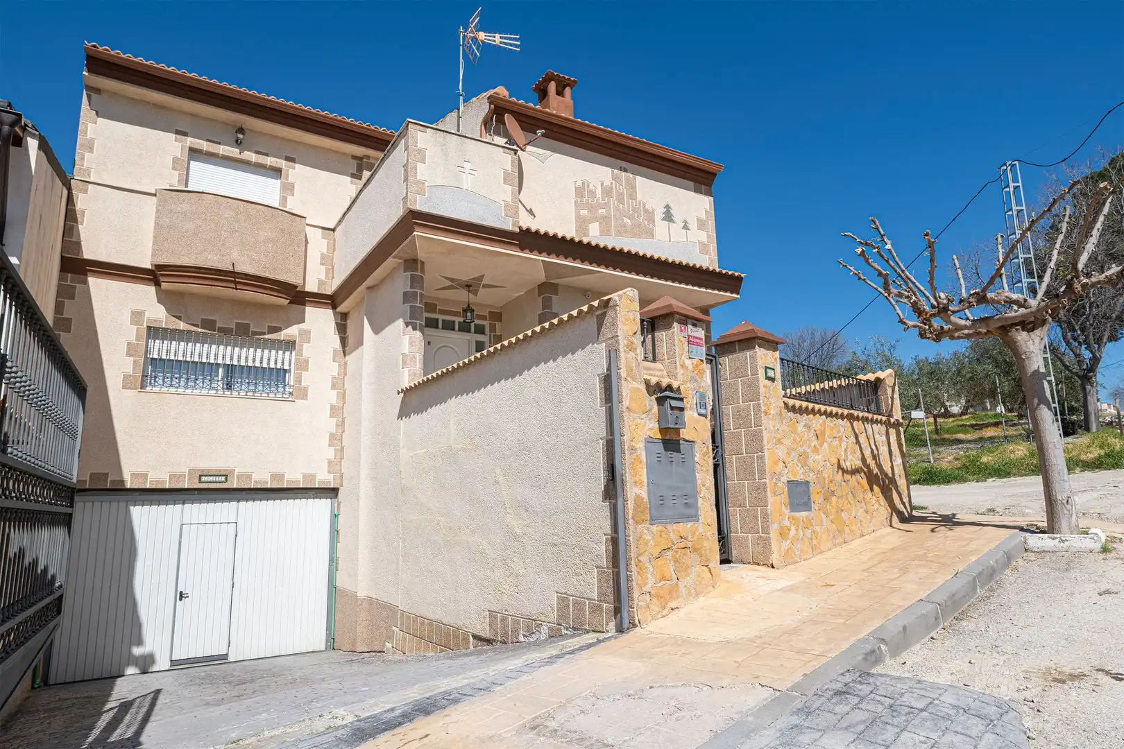 Vista exterior de Casa o xalet en venda en La Guardia de Jaén amb Terrassa