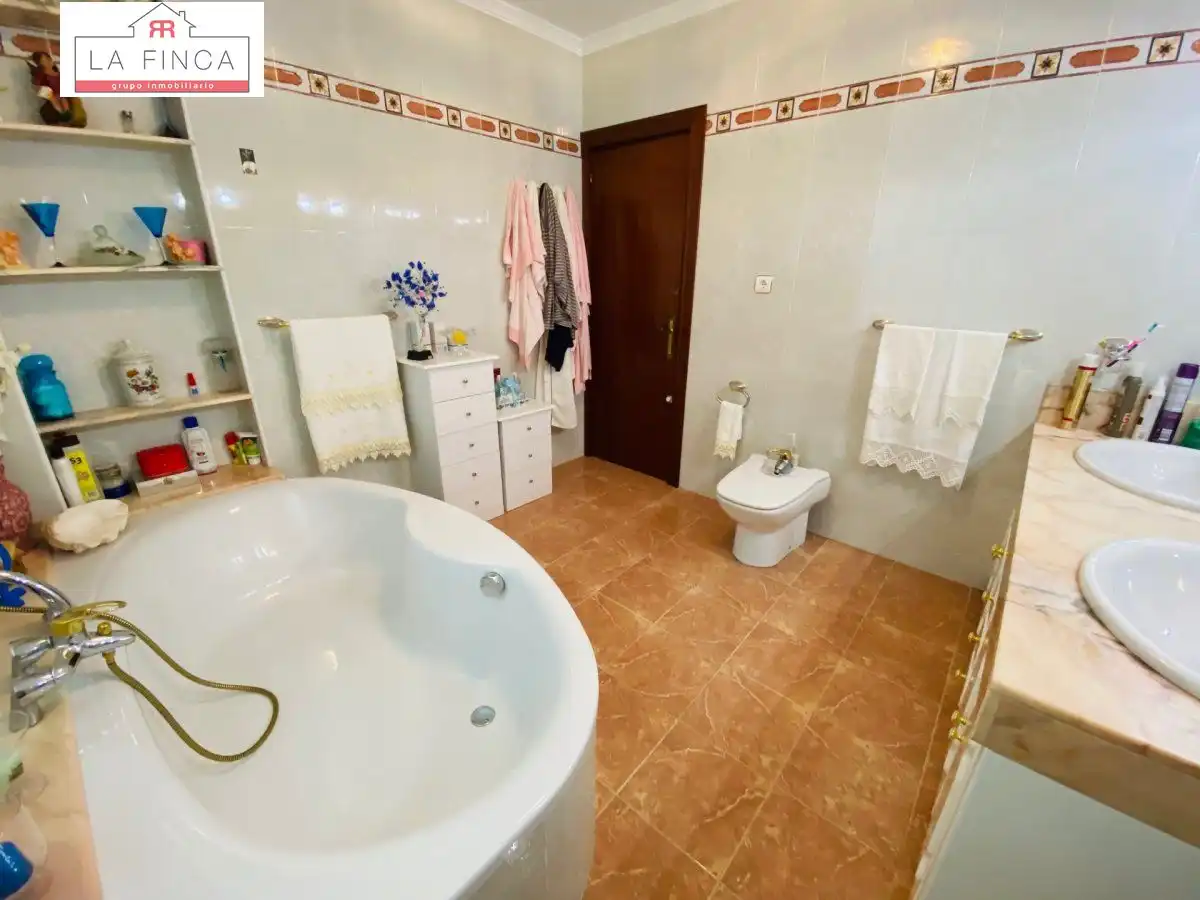 Bathroom of Houses for sale in Málaga  with Private garden, Terrace and Storage room