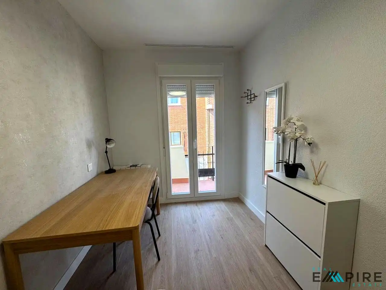 Bedroom of Flat for share in Pozuelo de Alarcón  with Heating, Furnished and Balcony