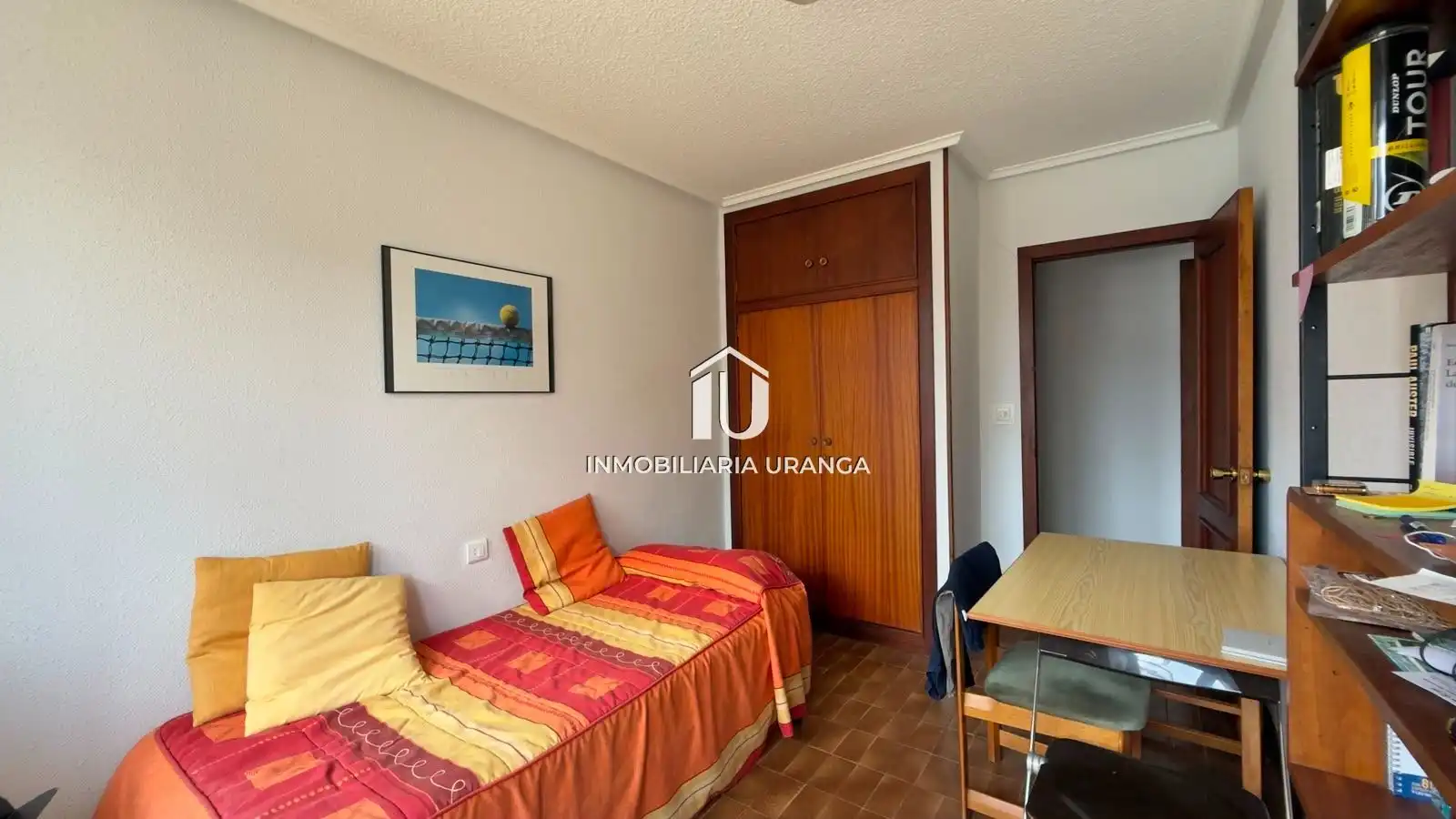 Vista exterior de Piso en venta en Laredo con Calefacción, Terraza y Piscina comunitaria