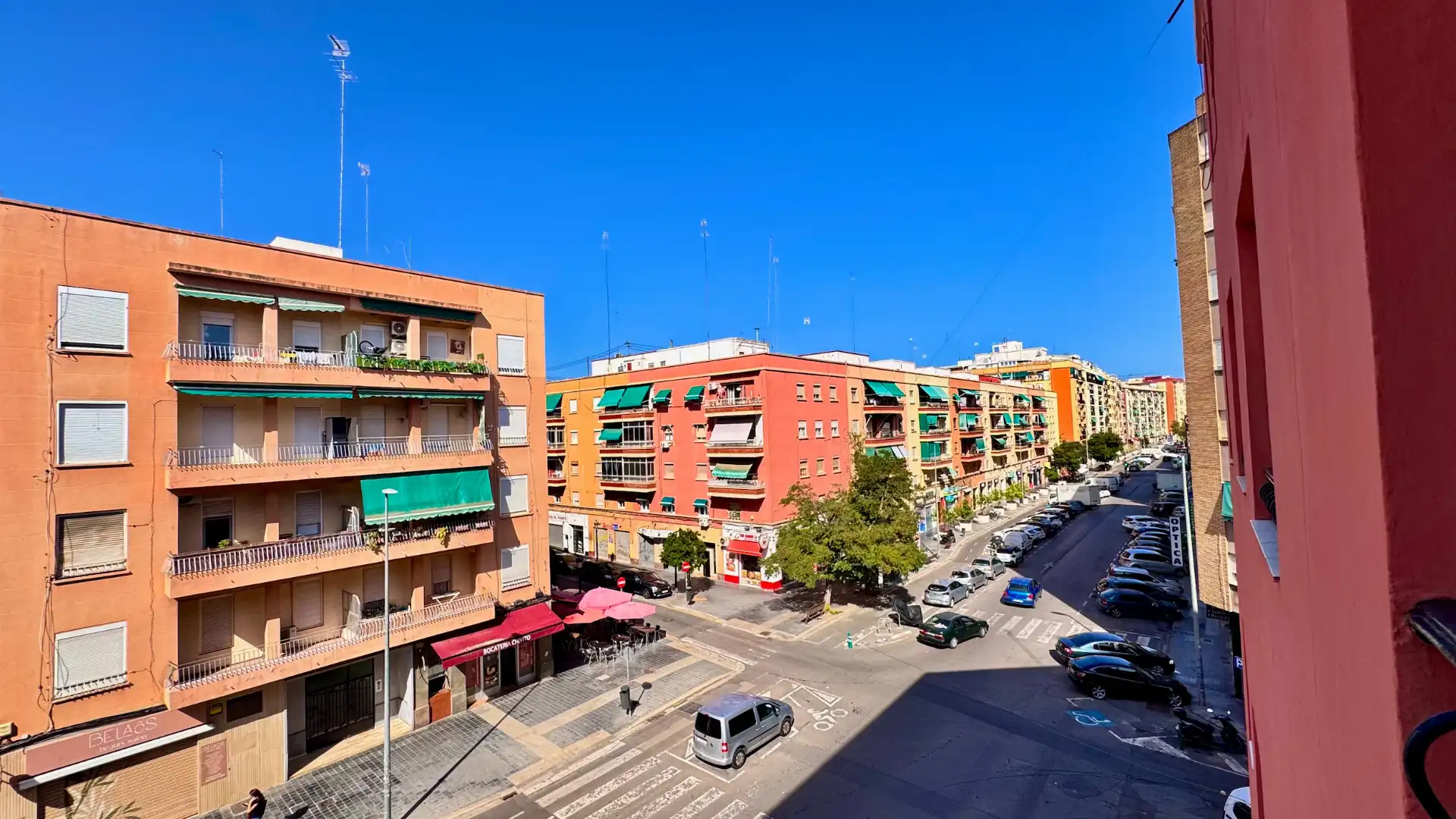 Exterior view of Apartments for sale in Valencia  with Furnished, Oven and Washing machine