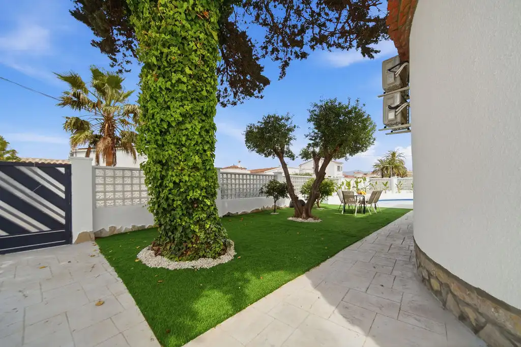 Casa con piscina en venta en Carrer Alberes, imagen 12