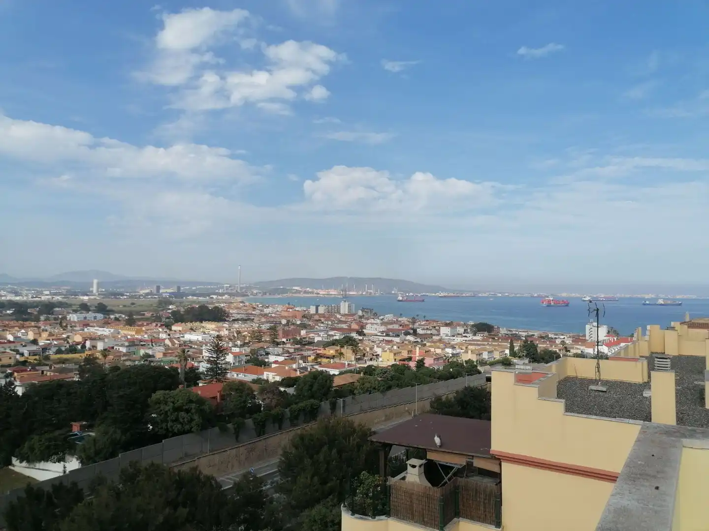 Vista exterior de Ático de alquiler en Algeciras con Aire acondicionado
